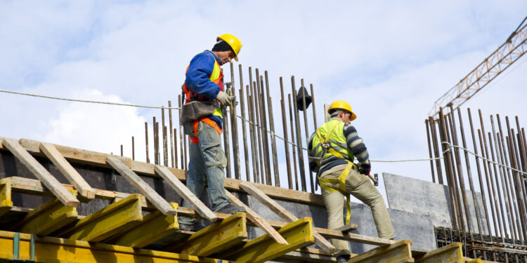 Operai in un cantiere edile