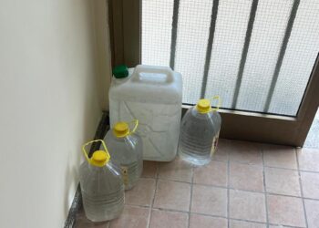 Carenza idrica a Triparni, in via Calabria manca l’acqua potabile da settimane: cittadini esasperati