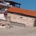 In spiaggia e nel mare di Bivona detriti e pezzi di ferro arrugginiti. La denuncia di Patania (Confasila): «Un pericolo» – Foto