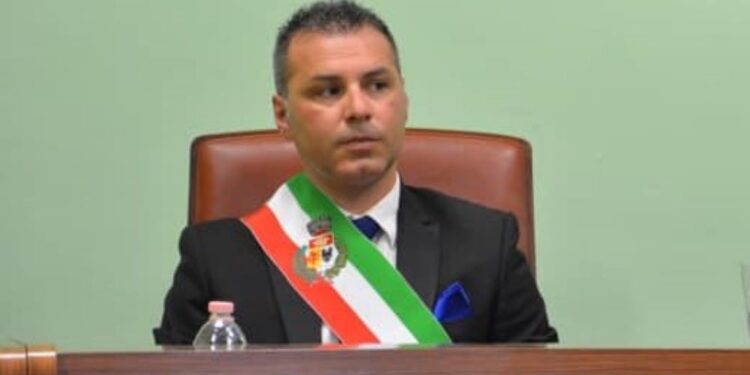 Il Comune di Stefanaconi sciolto per infiltrazioni mafiose. Solano: «Ho lavorato per costruire una realtà migliore»