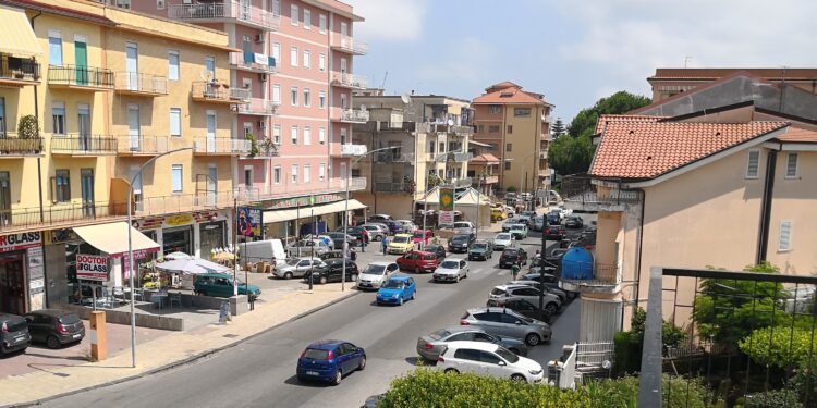 Cosenza, Rende e Castrolibero verso la città unica: sì al referendum. E Vibo resta a guardare (ma il progetto di fusione c’è)