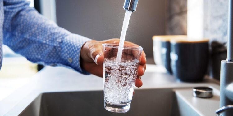 Vibo, il sindaco Romeo revoca le ordinanze che vietano l’utilizzo dell’acqua: parametri rientrati nella norma