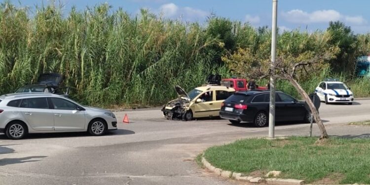 Incidente lungo la strada statale ex 522 per Tropea: coinvolte due autovetture – Foto