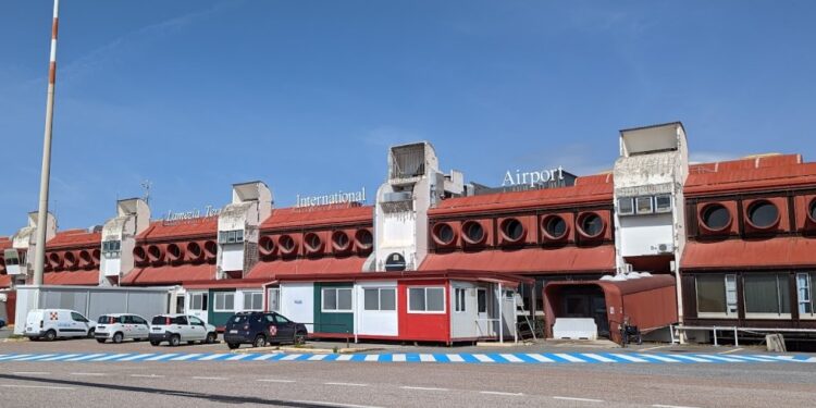 Presunte falle nella sicurezza all’aeroporto di Lamezia Terme, Lo Schiavo presenta un’interrogazione