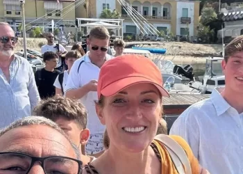La presidente del parlamento europeo Roberta Metsola sbarca al porto di Vibo Marina