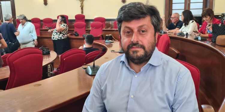 Vibo, Barbuto contro i «maniaci delle tastiere, insofferenti e calunniatori». E assicura: «Solo con noi il miglioramento della città»