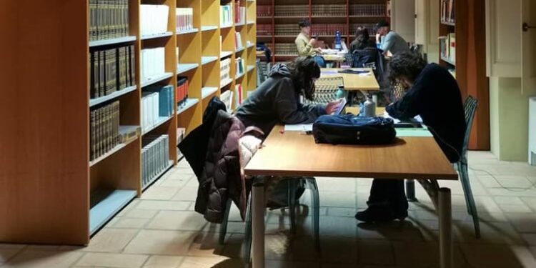 Vibo, appello di Tarantino per salvare il Sistema bibliotecario dalla chiusura: «C’è già un protocollo, approviamolo»