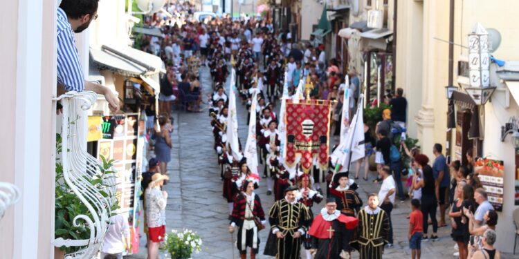 Tropea rievoca la Parata Storica della Liberazione dal principe Ruffo del 1615 – Foto
