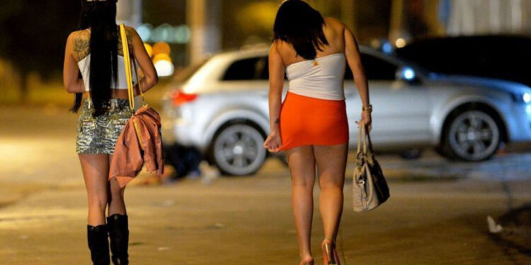 Scoperto un giro di prostituzione a Vibo Valentia: un arresto e cinque donne indagate