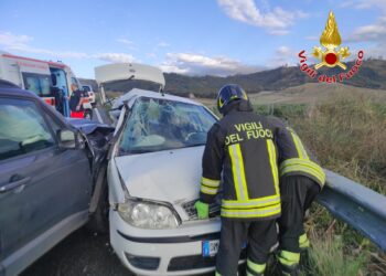 Incidente lungo la strada provinciale 63: muore la moglie del sindaco di Cutro – Foto