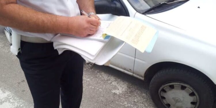 Vibo, spazzamento strade ostacolato dalle auto in divieto di sosta: da lunedì controlli serrati e multe