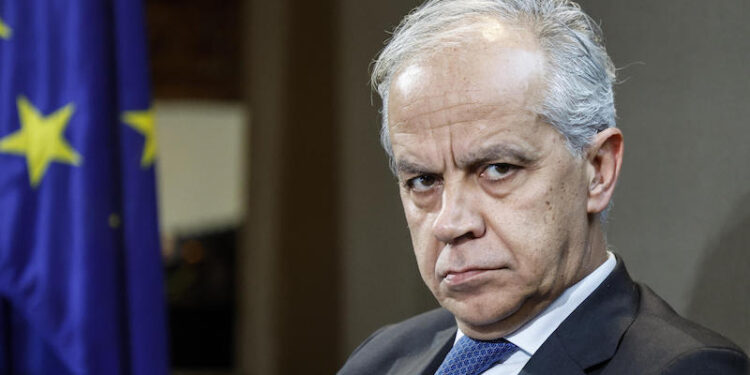 Il ministro Piantedosi in Calabria. E annuncia che sarà rivista la legge sullo scioglimento dei Comuni