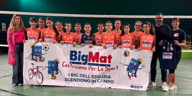 Pallavolo, Todosport Vibo Valentia e BigMat insieme: consegnate le divise e le maglie