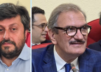 Il consigliere Sergio Barbuto e, a destra, il sindaco Enzo Romeo