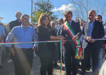 Il tradizionale taglio del nastro per l'apertura del cantiere