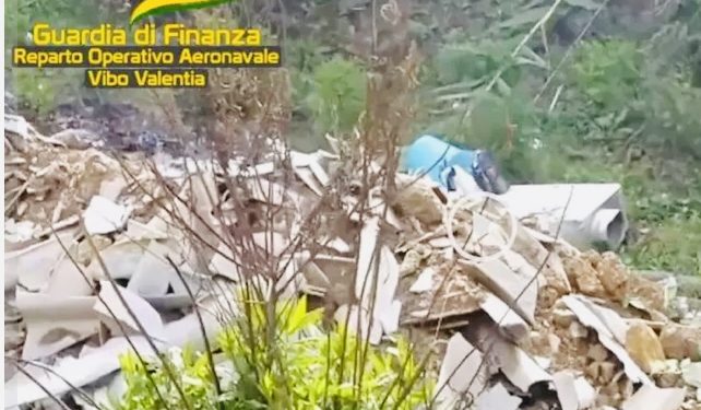 La Finanza scopre nel Vibonese tonnellate di rifiuti pericolosi smaltiti illegalmente e una maxi evasione dell’ecotassa