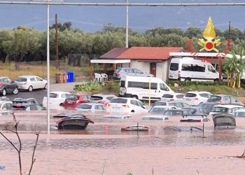 Maltempo, interrotta la statale 280 “Strada dei due Mari”: abitazioni isolate. A Maida esonda un torrente – Video