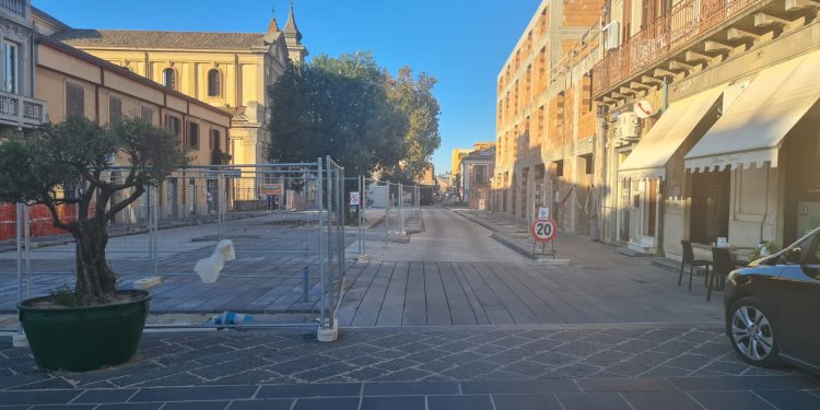 Vibo. Lavori in piazza Luigi Razza, la giunta prende atto della variante presentata dal direttore dei lavori: ecco cosa si farà