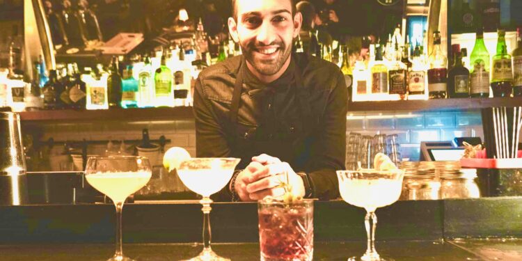 Domenico Mazzeo: il barman vibonese con la folle passione per i cocktail, che vive a Lione