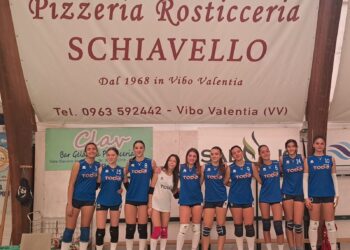 Volley Under 16 femminile, prima vittoria per le ragazze della Pizzeria Schiavello Vibo