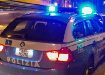 Una volante della Polizia, intervenuta per risolvere il caso della neonata rapita a Cosenza