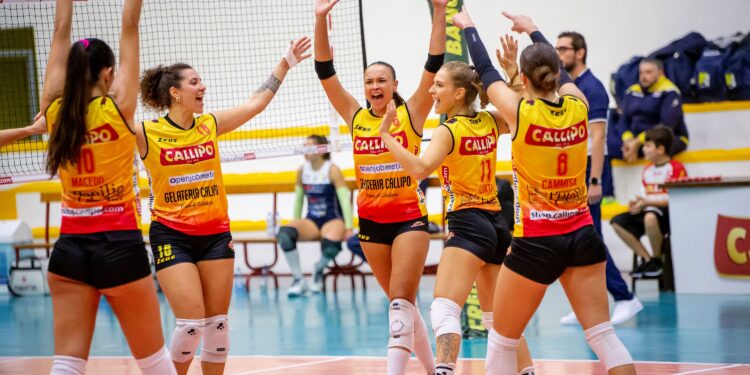 Pallavolo Serie B2 femminile, cinquina per la Tonno Callipo che rimane in vetta alla classifica