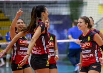 Volley Serie B femminile, la Tonno Callipo conquista la vetta dopo il poker di vittorie