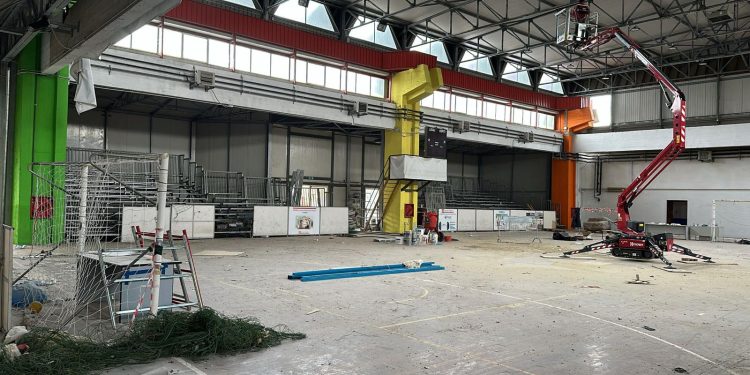 Vibo, il PalaPace presto a nuova vita: in corso i lavori di ristrutturazione dell’impianto sportivo – Foto