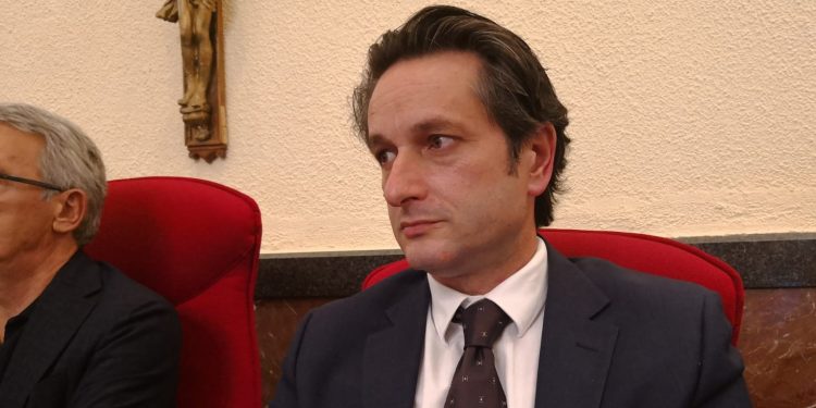 L’intervento. Mancata raccolta dei rifiuti a Vibo, Bruni attacca i «molti struzzi che mettono la testa sotto la terra per non vedere»