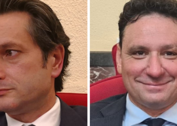 Da sinistra: Vincenzo Bruni, ex assessore all'Ambiente del Comune di Vibo Valentia, e Marco Miceli, attuale assessore all'Ambiente del Comune di Vibo Valentia, in due box separati