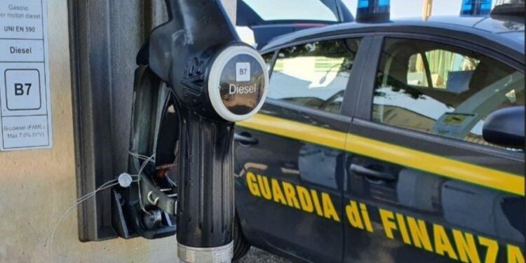 La Finanza scopre in due distributori del Vibonese oltre 11mila litri di gasolio adulterato pronto per la vendita