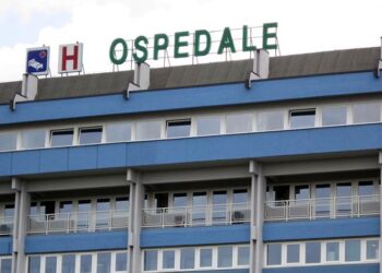 Bimbo di 11 anni trasferito d’urgenza con un volo militare dall’ospedale di Lamezia Terme a Firenze