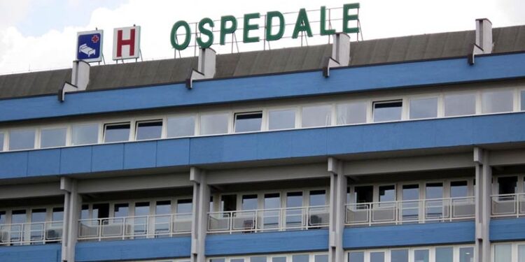 Bimbo di 11 anni trasferito d’urgenza con un volo militare dall’ospedale di Lamezia Terme a Firenze