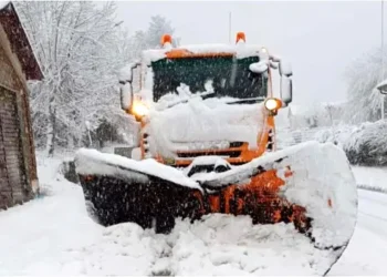 Mezzi sgombra neve in azione in Calabria