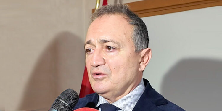 Il questore Rodolfo Ruperti mentre risponde alle domande dei giornalisti