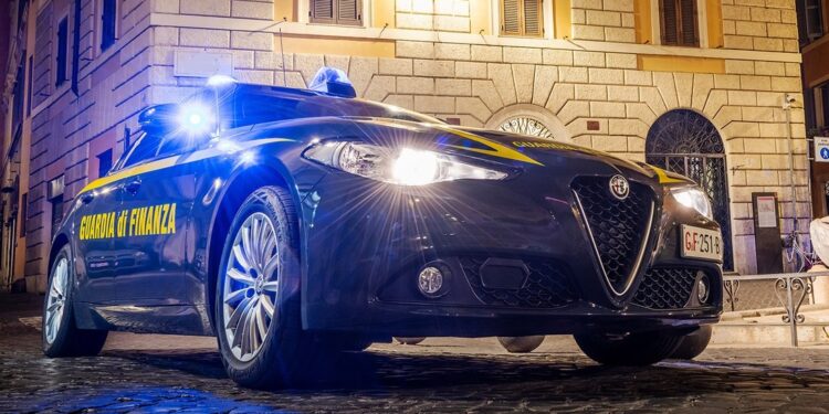 Una volante della Guardia di Finanza