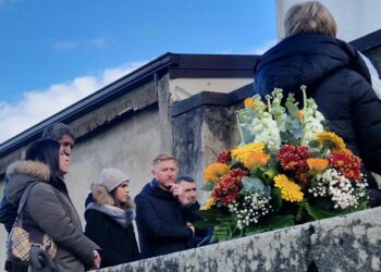 La preghiera di Libera Vibo per i migranti sepolti al cimitero di Bivona: tombe senza nome – Foto