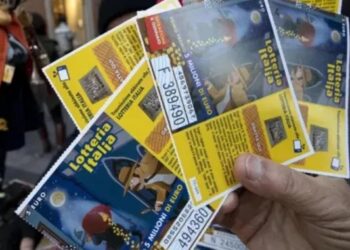 I tradizionali biglietti della lotteria Italia