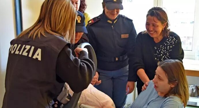 Neonata rapita a Cosenza, la mamma: «Vorrei rispondere a tutti ma non riesco. Grazie»