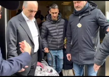 La piccola Sofia ha lasciato la clinica di Cosenza. La mamma: «Stiamo bene, ci stiamo riprendendo»