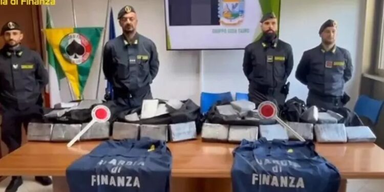 Maxi sequestro nel porto di Gioia Tauro: scoperti dalla Guardia di Finanza 110 chili di cocaina