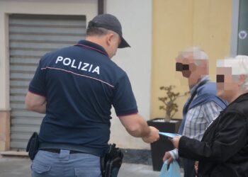 Si finge avvocato e truffa un’anziana del Vibonese: il questore emette il foglio di via obbligatorio