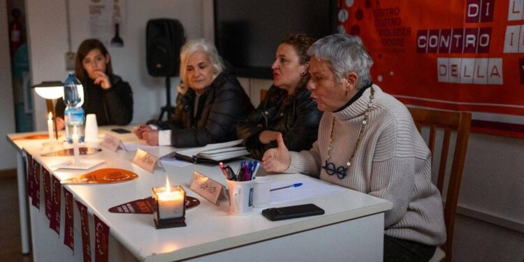 Un momento della conferenza stampa del Centro antiviolenza Roberta Lanzino