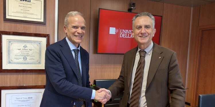 Una foto del professore Francesco Iacono insieme al rettore dell'Università della Calabria, Nicola Leone