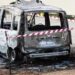 L'auto della polizia municipale carbonizzata dall'incendio a San Lorenzo del Vallo