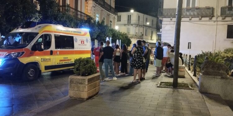 Gli attimi immediatamente successivi alla rapina avvenuta su corso Umberto I a Vibo Valentia