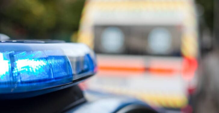 Grave episodio in Calabria, giovane ferito alla gola mentre gli rubano l’auto