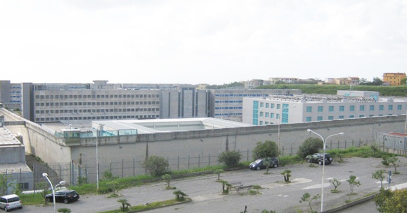 Il carcere di Catanzaro, dove un detenuto ha appiccato un incendio