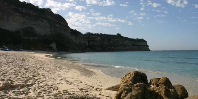 Ricadi. Cercavano beni archeologici con metal detector subacquei: denunciate due persone