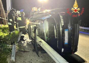 Incidente stradale in Calabria. Due le autovetture coinvolte: sei i feriti, di cui tre gravi
